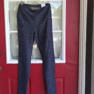Victoria's secret incredible essential leggings with pockets size 8 NWT